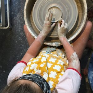 Pottenbakken voor tieners in Kafé Keramiek